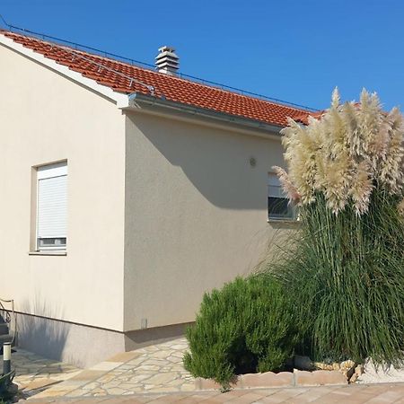 Villa Mir Pridraga Exterior photo